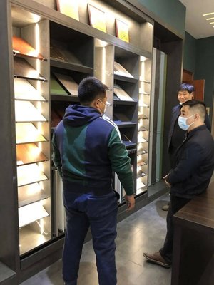 熱烈歡迎索菲亞代表蒞臨參觀工廠，共繪全屋定制合作藍(lán)圖